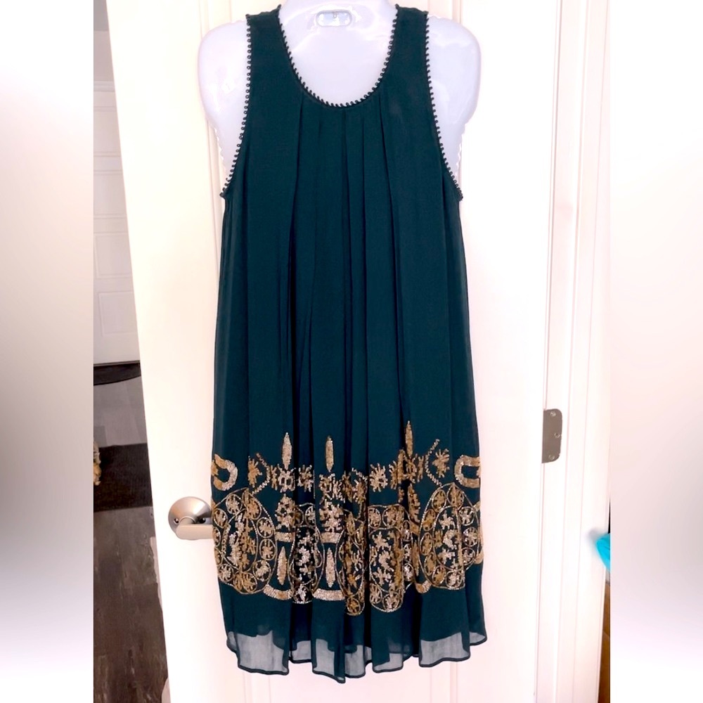 Couture style hand bearing STUNNING ABOVE THE KNEE COCKTAIL DRESS!